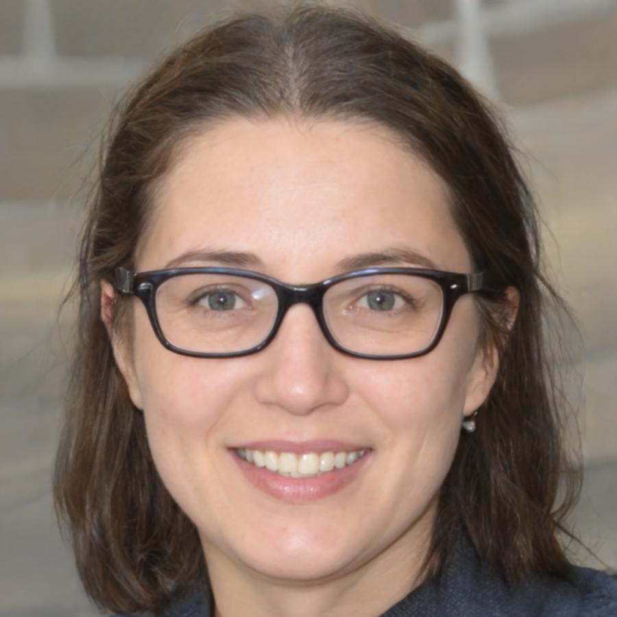Portrait de Léonie Arnaud, formatrice en optimisation infrastructure